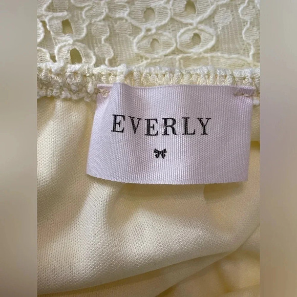💛 Everly Yellow Eyelet Boxy Short Sleeve Crop Cotton Top Medium - Picture 11 of 12